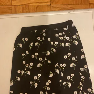 Sanctuary Black and White Floral Midi Skirt thumbnail 7