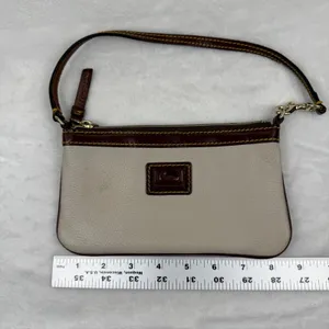 Dooney & Bourke Cream Pebbled Leather Wristlet Pouch Brown Trim‎ Duck Logo READ thumbnail 4