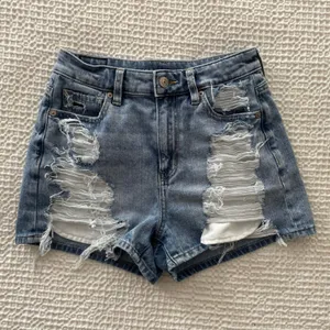 AMERICAN EAGLE High Rise Distressed Denim Mom Shorts Comfort Stretch Size 00 thumbnail 3