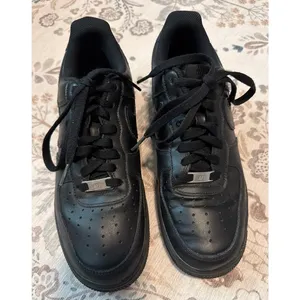 Nike Women's Air Force 1 '07 Low 'Triple Black' Size 10.5 thumbnail 2