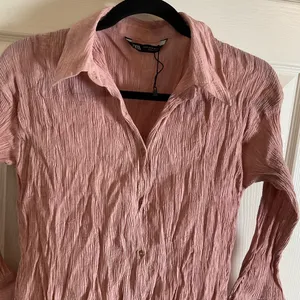 Zara Pink Crinkle Textured Button-Up Blouse - Size M thumbnail 3
