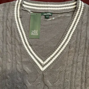wild fable grey Cable-Knit V-Neck Sweater Vest with Ivory Trim thumbnail 4