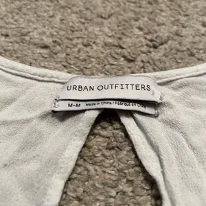Urban Outfitters White Peplum V-Neck Open Back Keyhole Top‎ women Size Medium thumbnail 4