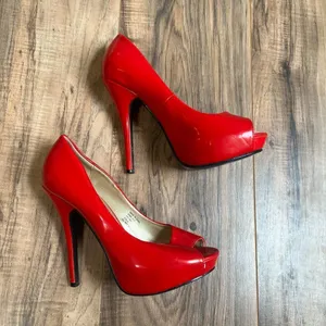 Rosalina size‎ 6 red heels Red thumbnail 3