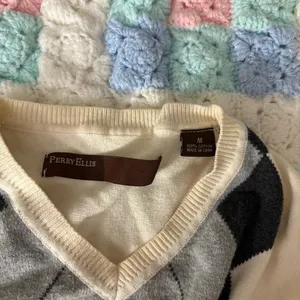 Perry Ellis Cream Argyle V-Neck Long Sleeve Sweater Blue Grey Black Medium M thumbnail 4