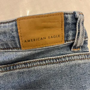 American Eagle Stretch Mom Jean Blue size 4 Long semi distressed look thumbnail 5