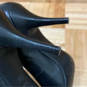 MICHAEL Michael Kors AO13E Black Leather Pointy Toe Classic Pumps Size 8.5M thumbnail 12