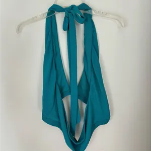 Princess Polly Deep V Halter Crop Top Open Back Size US 12 Teal thumbnail 9