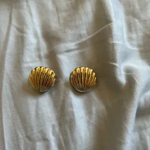 Gold Shell Earrings thumbnail 2