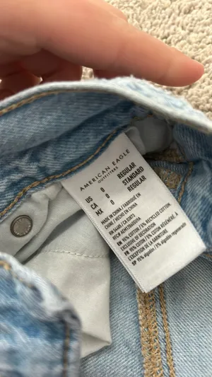 American Eagle Standard Fit Mom Jeans thumbnail 5
