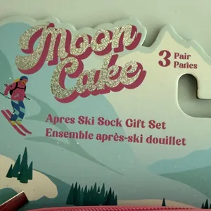 Pink nwt Apres Ski Club Sock Gift set 3 pairs of socks and Cosmetic Bag thumbnail 3