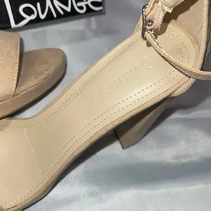 Wild Diva Women’s Morris Open Toe Ankle Strap Chunky Block Nude Heels 8.5 thumbnail 2