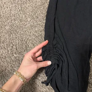 ALO Yoga 2000’s Y2K Athleisure Capri Pants thumbnail 3