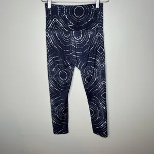Beyond Yoga Lux High Waist Leggings Ripple Effect Blue shibori print size small thumbnail 7