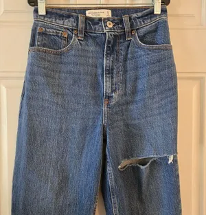 Abercrombie & Fitch 90’s Straight Ultra High Rise Size 25 / 0 R Distressed Jeans thumbnail 3