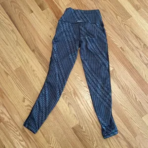 Aerie‎ Chill Play Move Patterned Leggings Printed Black and Gray Rope thumbnail 5