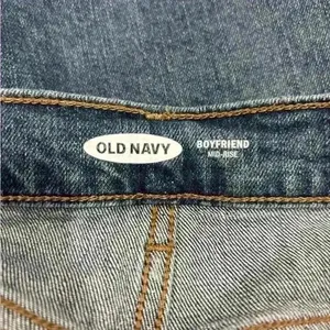Old navy blue distressed boyfriend midrise jeans in size 4 thumbnail 6