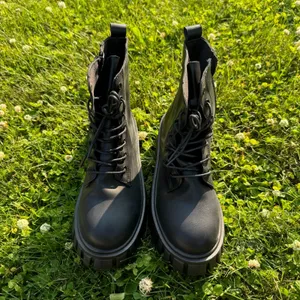 NIB Black Combat Boots Size 7 thumbnail 2