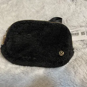 Lululemon Everywhere Fleece Belt Bag thumbnail 2