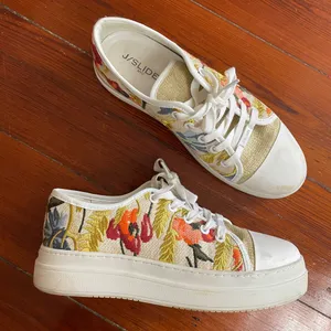J Slides Noir Floral Embroidered Platform Sneaker‎ Artsy Women's Sz 9 🧡🎀 thumbnail 1