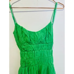 ASTR Bright Green Smocked Bodice Square Neck Tie Back Closure Midi Dress sz XS thumbnail 5