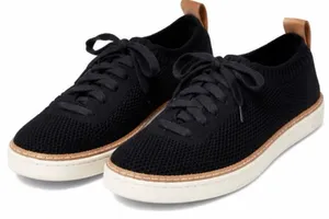 UGG black knit sneakers women’s size 8 thumbnail 1