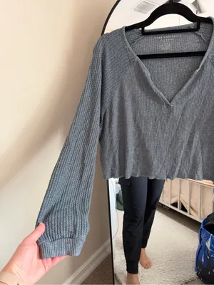 American Eagle Outfitters Gray V‑Neck Ribbed Knit Sweater thumbnail 4