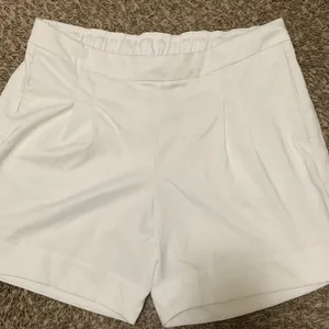 Nike Dri Fit white cloth woman size MEDIUM shorts thumbnail 1
