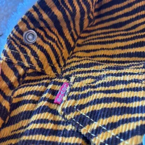 Levi Strauss & Co. Corduroy Sherpa Lined Tiger Stripe Trucker Jacket thumbnail 5