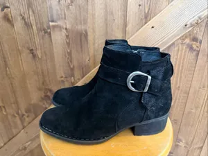 Born Women’s Size 8 Black Suede Buckle Ankle Boots thumbnail 3