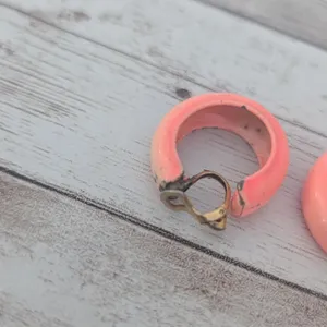 Vintage Clip On Earrings Retro Hoops Peach Like Tone - Paint Chipping & Tarnish thumbnail 10