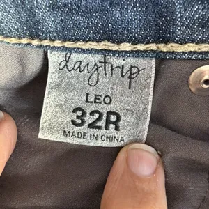 Buckle Daytrip Jeans Womens Leo 32R Bootcut Blue Denim Mid Rise DBK903R thumbnail 9