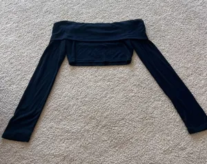 Garage Off-Shoulder Long Sleeve Crop Top - Black thumbnail 1