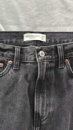 Abercrombie Black Mid-Rise Barrel Jean thumbnail 9