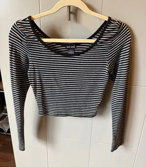 Wet Seal Crop Top Long Sleeve thumbnail 1