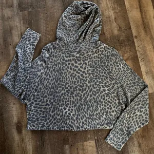OLIVACEOUS Animal Print Lightweight Wool Blend Leopard Print Hooded Pullover thumbnail 8