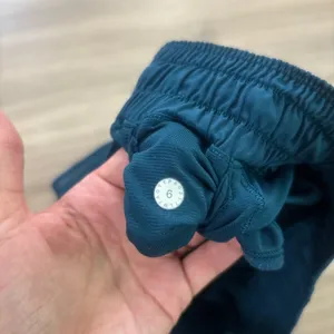 Lululemon Hotty Hot Short II Long 4" Night Tide Women Size 6 thumbnail 2