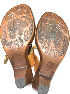 B.O.C Women’s Tan Leather Thong Sandals with Buckle thumbnail 6