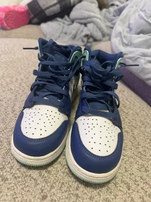 Women’s nike jordan mids  thumbnail 6