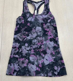 Lululemon top thumbnail 1