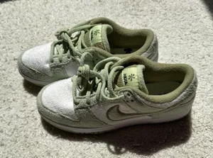 Nike dunk low SE fleece pack sneakers in honeydew thumbnail 5