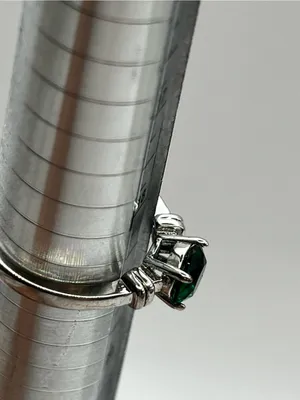 Silver Tone Emerald Green Solitaire Ring Size 8 thumbnail 2