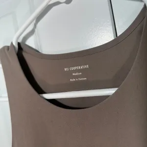 REI Co-op Tank Top Womens Medium Brown High Neck Crop Activewear Smoothing Yoga thumbnail 2