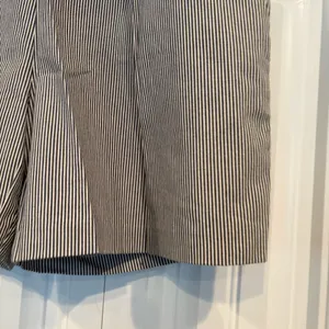 Banana Republic Navy And Cream Stripe‎ 5” Shorts Size 4 thumbnail 3