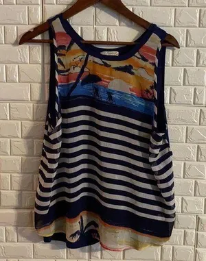 FreeBird woman’s Tank top with opening in the back thumbnail 1