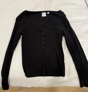 Aritzia Long Sleeve thumbnail 1