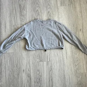 Forever 21 Gray Crop Top Crewneck Long Sleeve Size S thumbnail 7