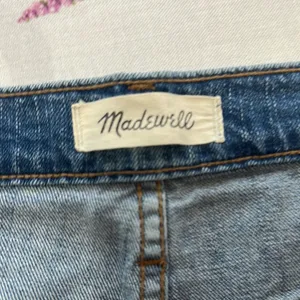Madewell High-rise denim Blue Jean Shorts Raw Frayed Hem Size 32 thumbnail 3