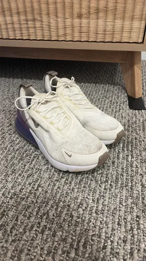 Nike Air Max 270 Shoes thumbnail 3