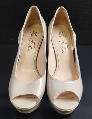 Marc Fisher Women's Beige Shoes/Sneakers/4.5" Heel Sz6M SKU 3149 thumbnail 1